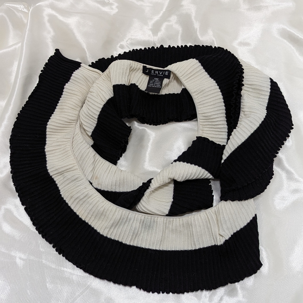 J'Envie New York Women's One Size Wide Ruffled Black and Off-White Scarf